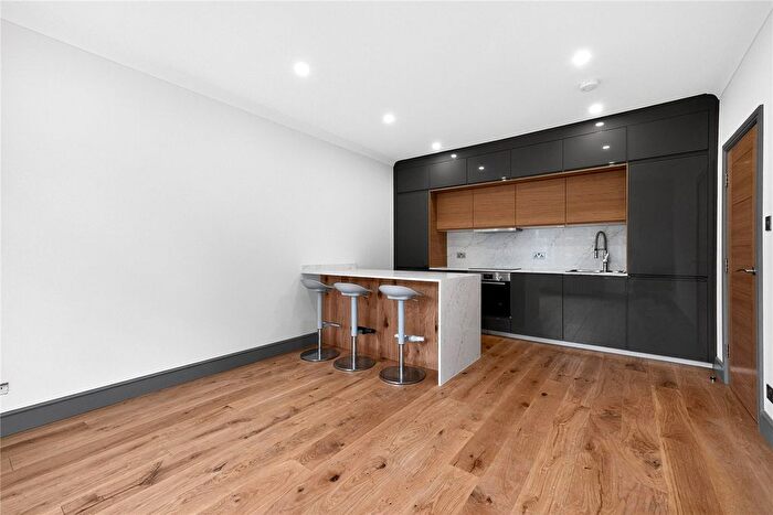 3 Bedroom Flat To Rent In Langley Drive, London, W3