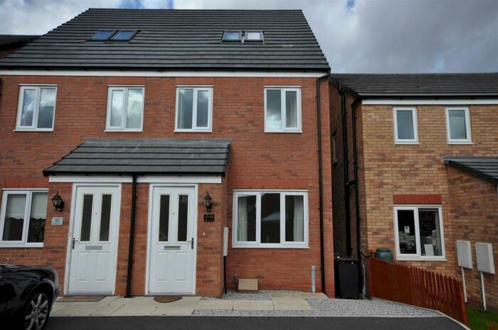 3 Bedroom Town House To Rent In Gadwall Croft, Newcastle-Under-Lyme, ST5