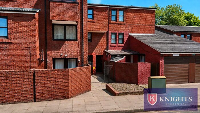 1 Bedroom Flat For Sale In Statham Grove, London, N18
