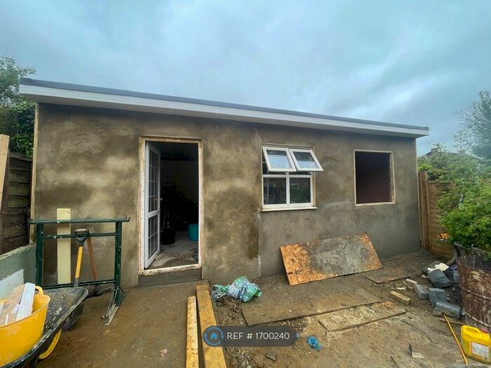 1 Bedroom Flat To Rent In Lyndhurst Road, Tilehurst, Reading, RG30