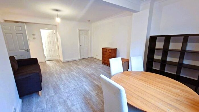 2 Bedroom Flat To Rent In Eric Street, London, E3