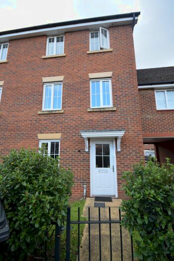 6 Bedroom House To Rent In Dragon Road, Hatfield, AL10