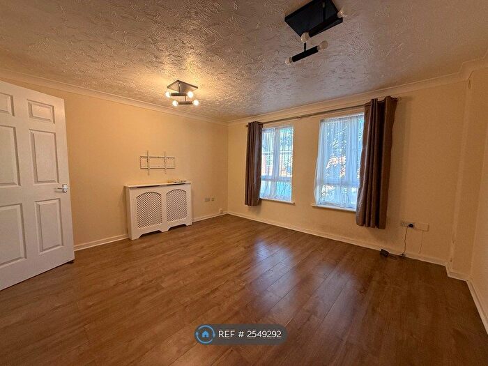 2 Bedroom Flat To Rent In Kingston Road, Portsmouth, PO2