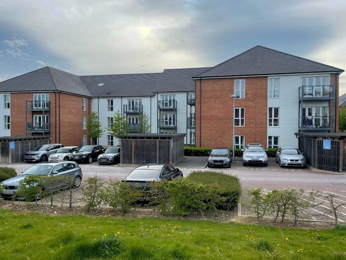 2 Bedroom Apartment To Rent In Holmbush Mews, Faygate, Horsham, RH12