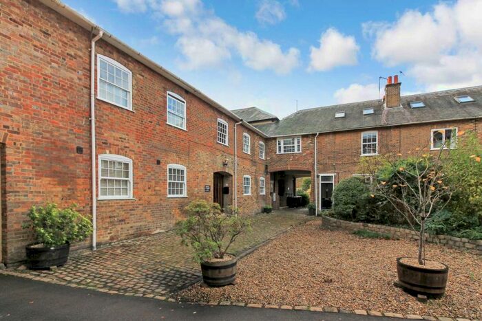 2 Bedroom Apartment To Rent In Tring Station, Tring, HP23