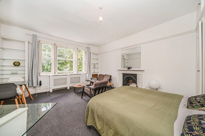 Studio To Rent In Elsham Road, Holland Park, W14