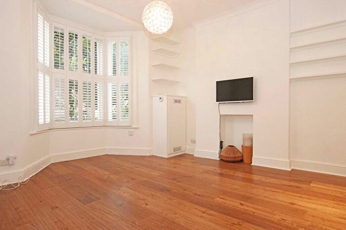 1 Bedroom Flat To Rent In Coningham Road, London, W12