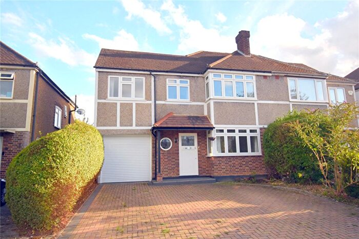 3 Bedroom Semi-Detached House For Sale In Somerset Close, New Malden, KT3