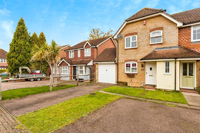 3 Bedroom End Of Terrace House For Sale In Ropeland Way, Horsham, RH12