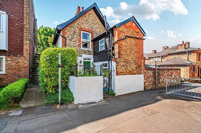 2 Bedroom Detached House For Sale In Drummond Road, Guildford, GU1