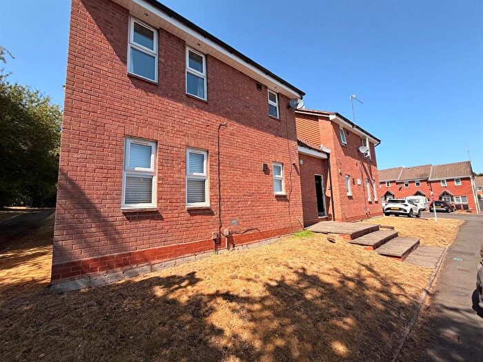 Studio To Rent In Tidbury Close, Walkwood, Redditch, B97