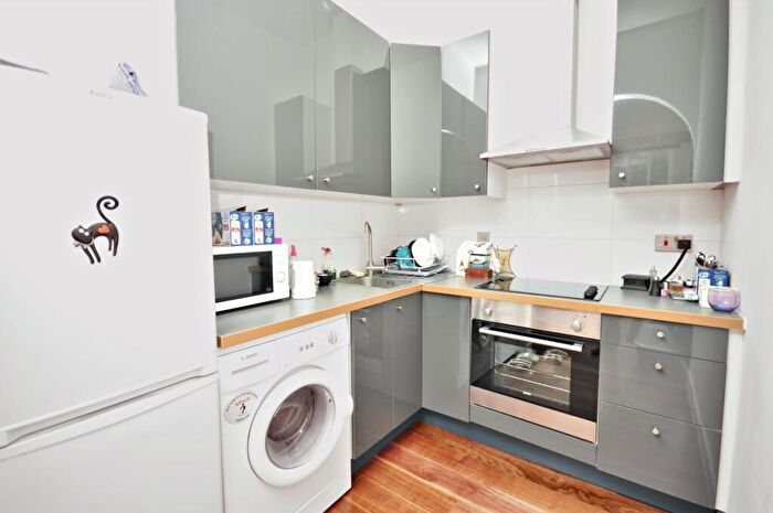 2 Bedroom Flat To Rent In Canfield Gardens, South Hampstead, NW6