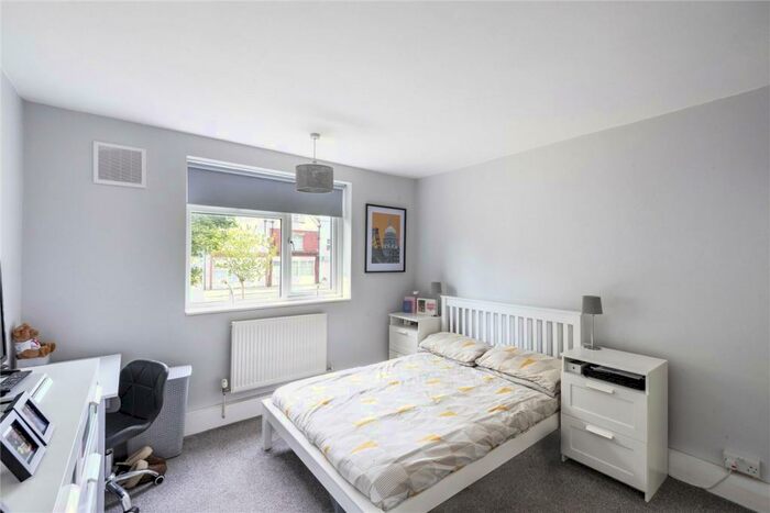 2 Bedroom Apartment To Rent In Windsor Close, Windsor Grove, London, SE27