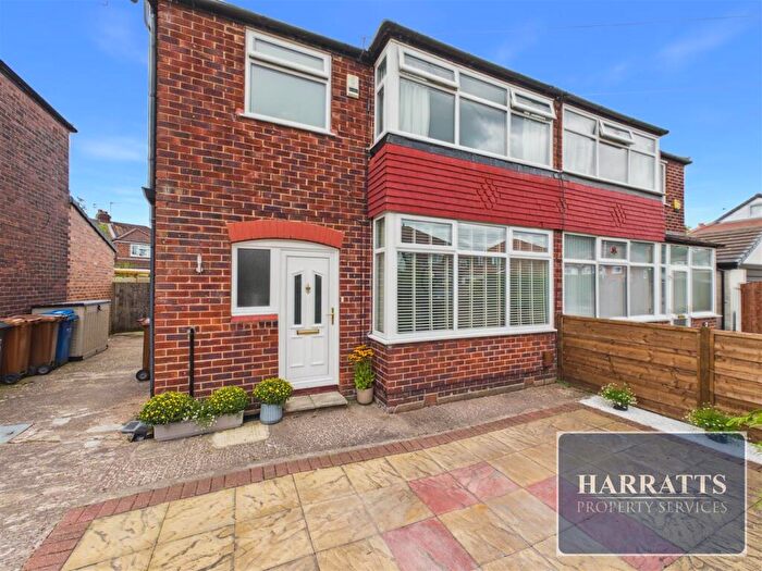 3 Bedroom Semi-Detached House For Sale In Beverley Road, Stockport, SK2