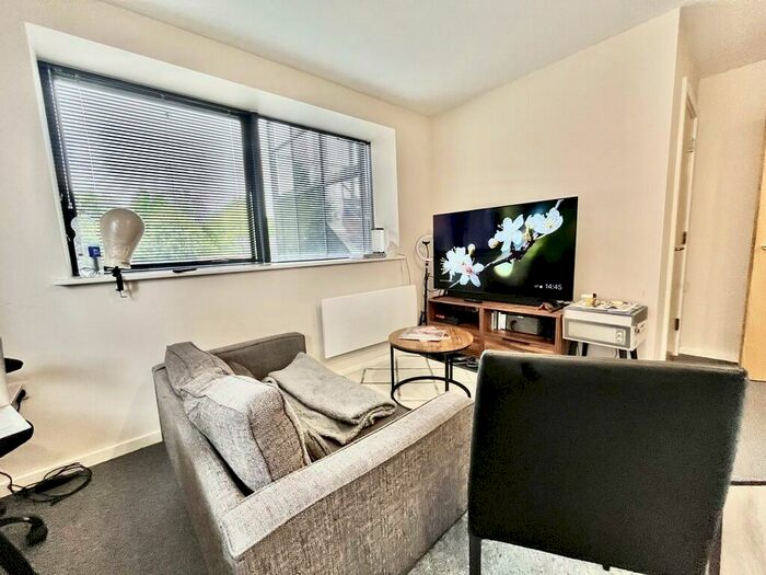 1 Bedroom Apartment To Rent In Balmoral House, Salford, M5