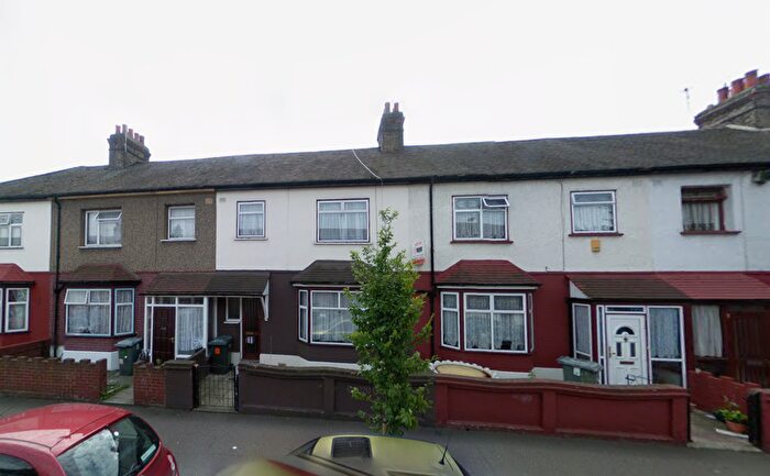 4 Bedroom Terraced House To Rent In Kempton Road, London, E6