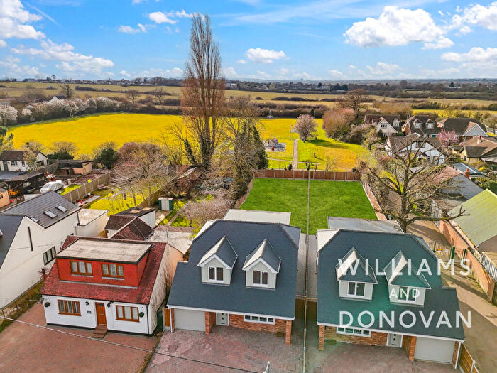 4 Bedroom Detached House For Sale In Pound Lane, Bowers Gifford, SS13