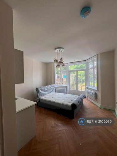 Studio To Rent In Finchley Road, London, NW3