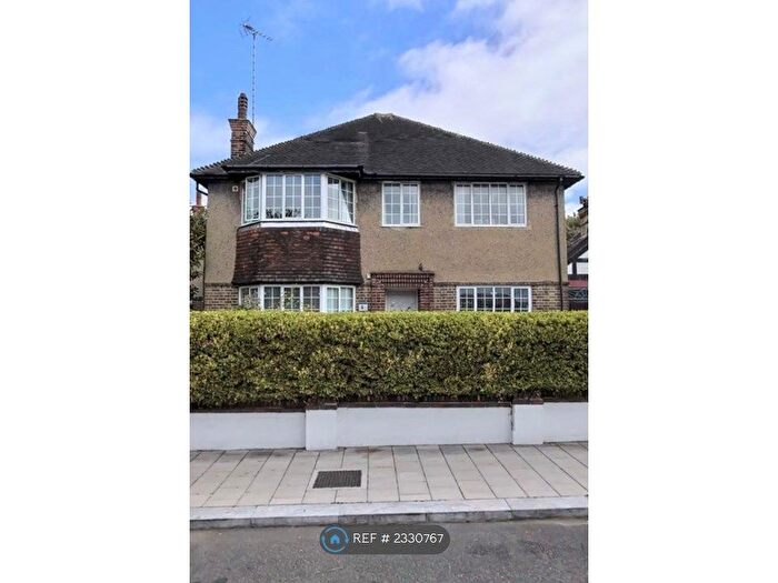 3 Bedroom Flat To Rent In Blairderry Road, London, SW2