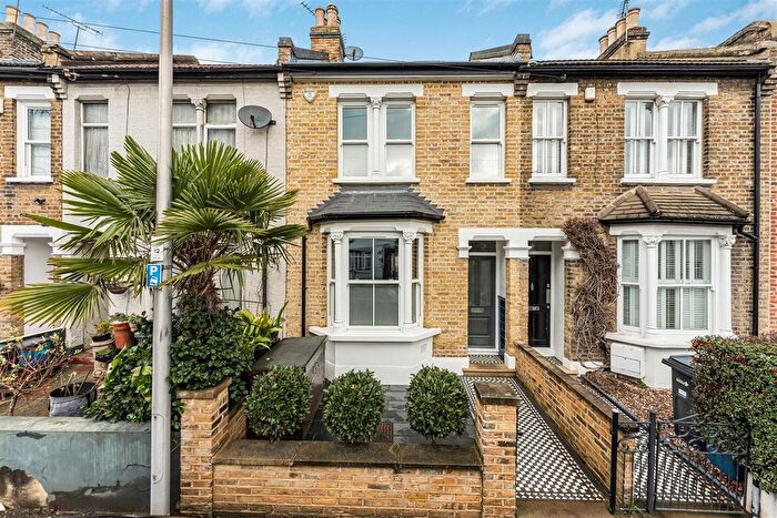 3 Bedroom Property For Sale In Maybank Road, London, E18