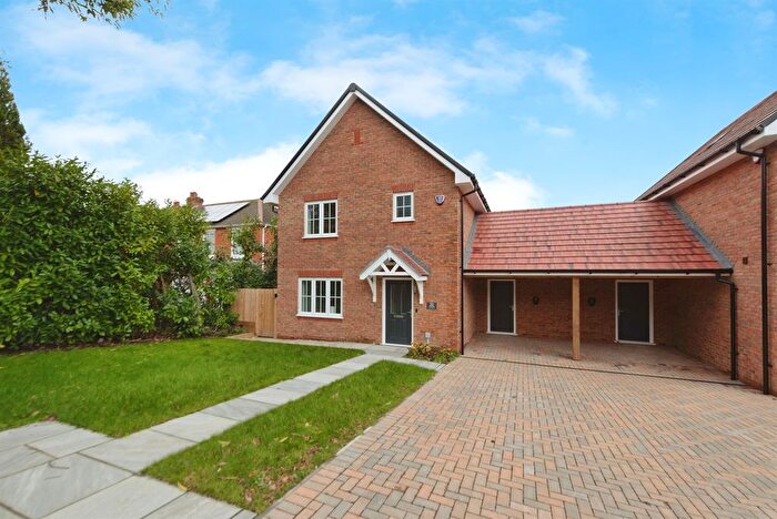 3 Bedroom Detached House For Sale In Beacon Bottom, Park Gate, Southampton, SO31