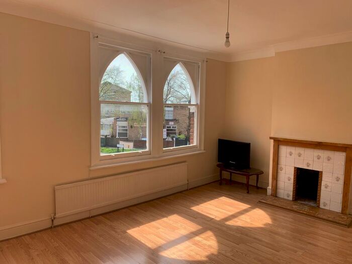 2 Bedroom Flat To Rent In Woodford Bridge, Chigwell Road, IG8