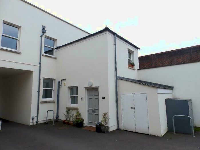 2 Bedroom Flat To Rent In Brighton Road, Surbiton, KT6