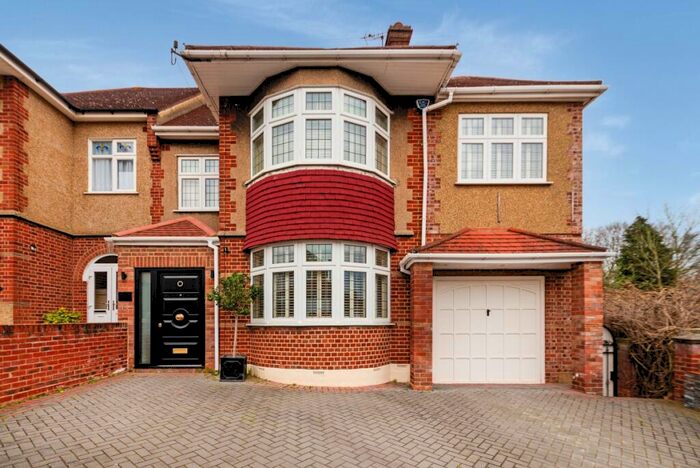 5 Bedroom House To Rent In Lakenheath London, N14