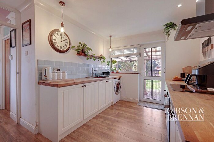 2 Bedroom Semi-Detached House For Sale In Manor Road, Benfleet, SS7