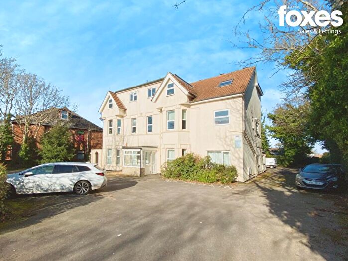1 Bedroom Apartment To Rent In Collingdale Lodge, - Richmond Park Road, Bournemouth, Dorset, BH8