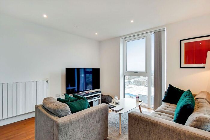 2 Bedroom Flat To Rent In Victory Parade, Woolwich, London, SE18