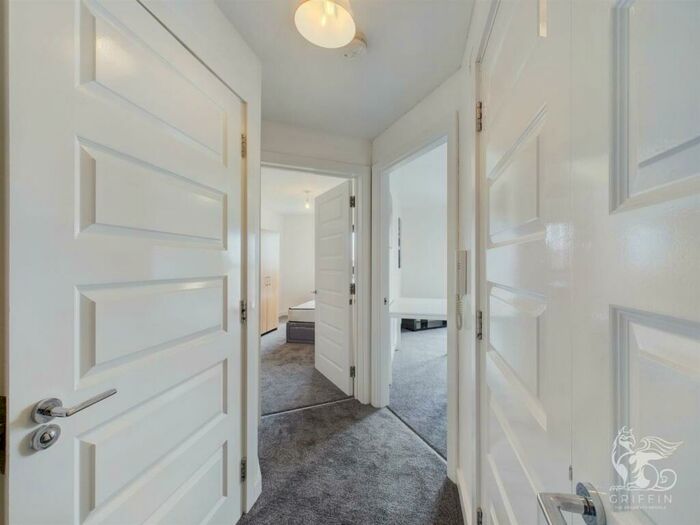 1 Bedroom Flat For Sale In Hogg Lane, Grays, RM17