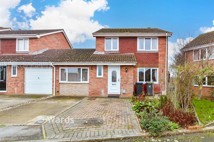 4 Bedroom Link Detached House For Sale In Manor Close, Canterbury, Kent, CT1