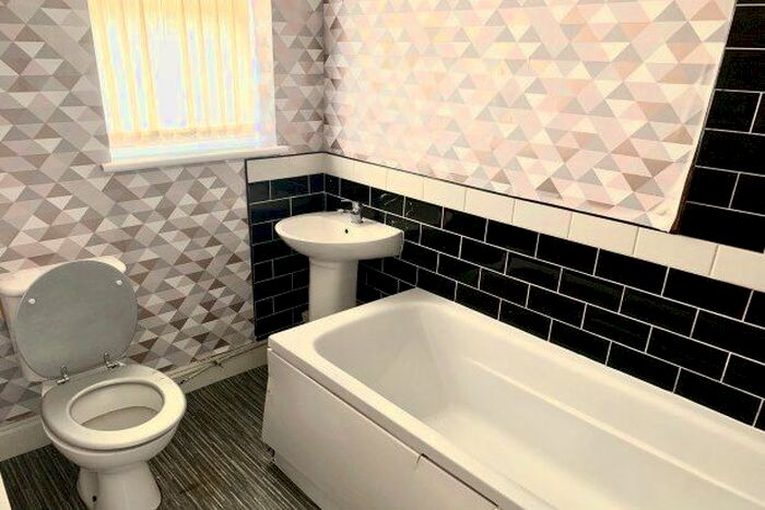 3 Bedroom Semi-Detached House To Rent In Oakwood Road, Walsall WS3