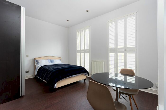 Studio To Rent In Gray's Inn Road, London, WC1X