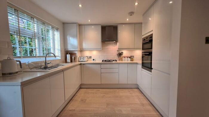 2 Bedroom House To Rent In Beverley Gardens, Maidenhead, SL6