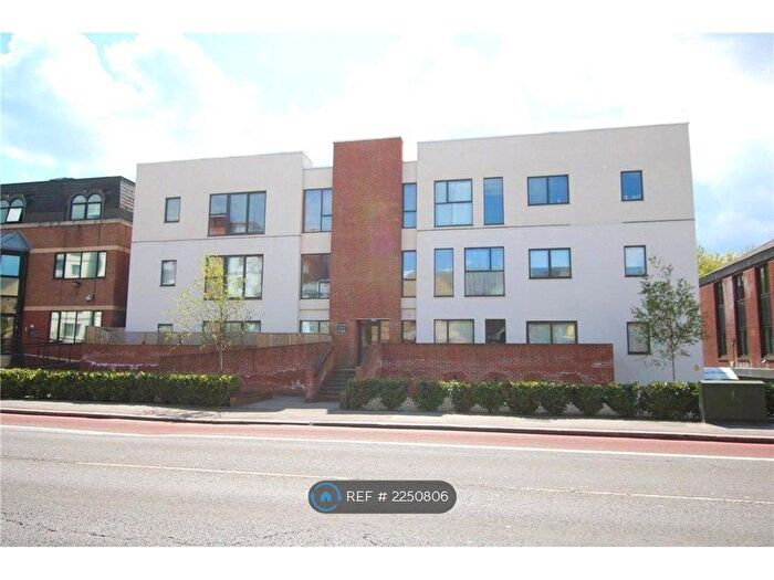 2 Bedroom Flat To Rent In Sovereign Court, Reading, RG1