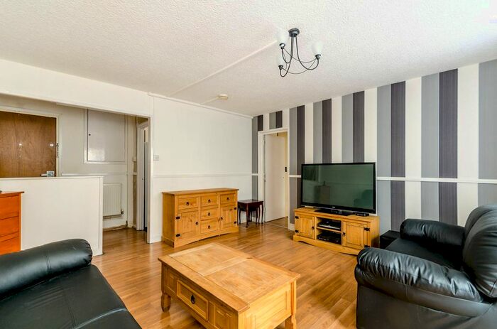 2 Bedroom Flat To Rent In St Saviours Estate, London Bridge, London, SE1