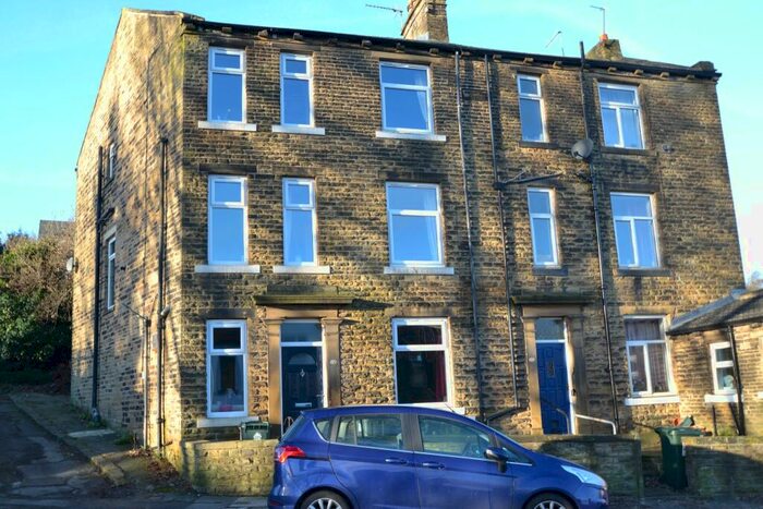 3 Bedroom End Of Terrace House For Sale In Highfield Road, Idle, BD10