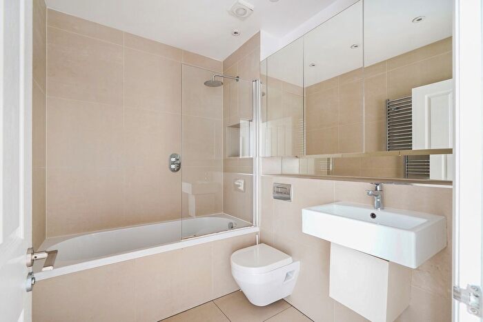 2 Bedroom Flat For Sale In Brougham Road, Acton, London, W3