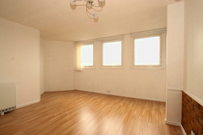 1 Bedroom Flat To Rent In Tamar Square, Woodford Green, IG8