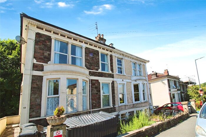 2 Bedroom Flat For Sale In Cromwell Road, Bristol, BS6