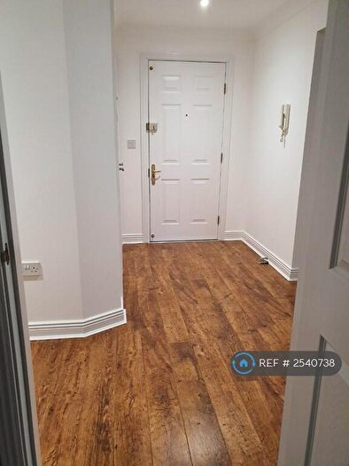 2 Bedroom Flat To Rent In Carmelite Drive, Reading, RG30