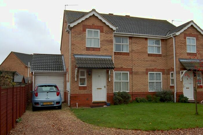 3 Bedroom Semi-Detached House To Rent In Russell Crescent, Sleaford, NG34