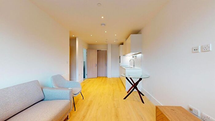 1 Bedroom Flat To Rent In Beverley Way, Raynes Park, SW20