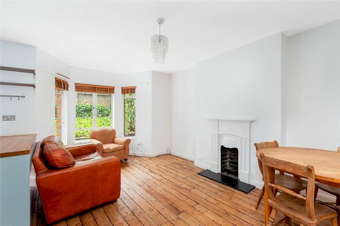 2 Bedroom Flat To Rent In Cathnor Road, London, W12