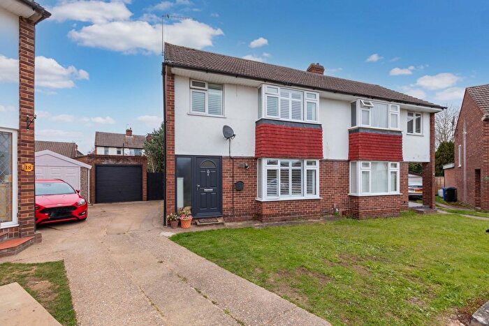 4 Bedroom Semi Detached House For Sale In Pearce Road, Maidenhead, SL6