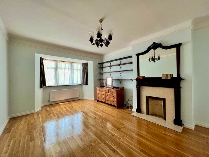 4 Bedroom Semi-Detached House To Rent In Bramber Road, North Finchley, N12