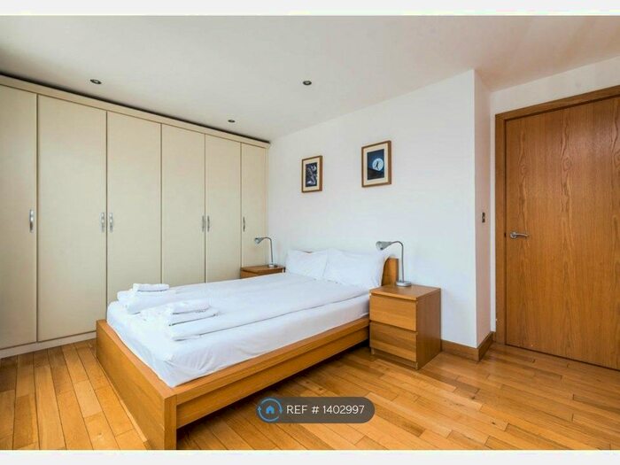 2 Bedroom Flat To Rent In Winchester House, London, SE1