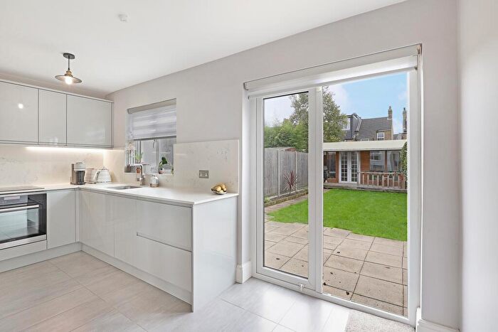 3 Bedroom End Of Terrace House For Sale In Clive Road, Enfield, EN1